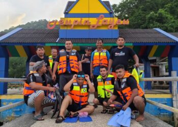 Pengurus PPWI Kota Lhokseumawe berfoto usai menyelam di Pantai Pulau Rubiah. (Foto: Affandi Tay)