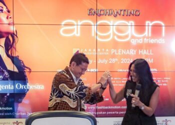 Foto : Kemenparekraf memberikan dukungan penuh terhadap konser Enchanting Anggun and Friends yang akan digelar pada 28 Juli 2024 di Plenary Hall JCC Senayan, Jakarta, sebagai upaya menarik lebih banyak wisatawan nusantara maupun wisatawan mancanegara, Menparekraf Sandiaga Salahuddin Uno bersama Diva Internasional, Anggun C. Sasmi dalam The Weekly Brief With Sandi Uni, Jakarta, Senin (22/7/2024). Foto: Biro Komunikasi Kemenparekraf