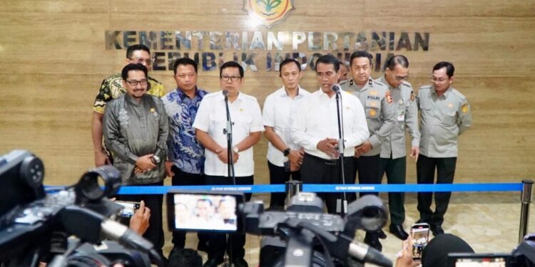 Foto : Konferensi Pers seusai acara Penandatanganan Komitmen Bersama Serap Gabah Petani' yang digelar di Jakarta, Kamis (30/1/2025)/Dok : Humas Badan Pangan Nasional