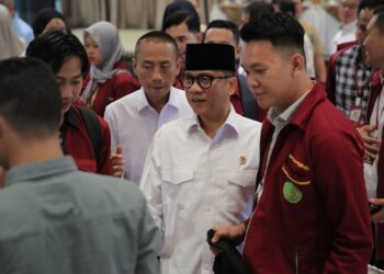 Foto : Mendes PDT Yandri Susanto saat menerima Mahasiswa Universitas Muhammadiyah Bengkulu di Kantornya, Jakarta (Foto:Angga/Kemendes PDT)