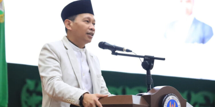 Dok : Menteri Agama Nasaruddin Umar, melalui Staf Khusus Menag Bidang Pendidikan, Organisasi Kemasyarakatan, dan Moderasi Beragama, Farid F. Saenong, menegaskan pentingnya peran masjid dalam mendukung isu lingkungan. Hal ini disampaikan dalam Seminar Kemasjidan Provinsi Sumatera Barat di Universitas Negeri Padang, Minggu (16/2/2025)./Foto Istimewa/Humas Kemenag