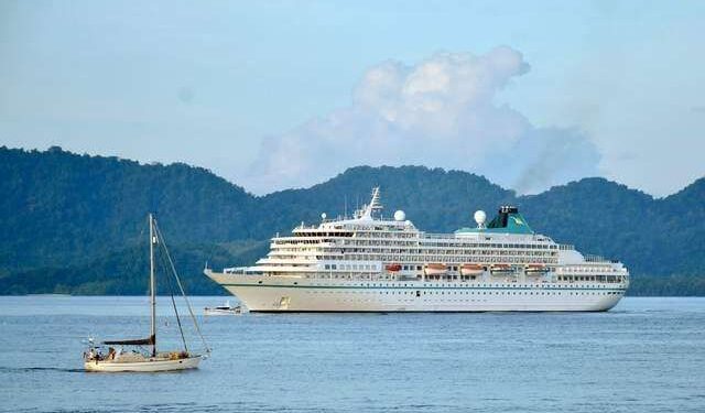 Ms. Amadea saat berada di teluk Sabang. Foto: RA