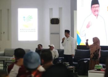Foto : Menteri Sosial Saifullah Yusuf (kedua dari kanan) saat meninjau Sekolah Rakyat di Makassar, Jumat (5/9/2025). (Foto: Dok.Kemensos)
