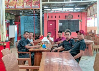 Pertemuan antara anggota Komunitas Kawepost di perbatasan Aceh Utara — Aceh Timur