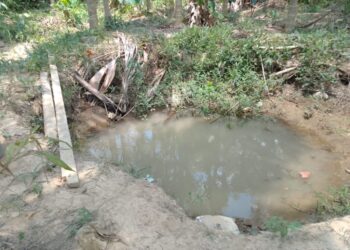 Sumur asal-asalan warga di Gampong Alue Bili Geulumpang yang terpaksa dimanfaatkan untuk kebutuhan air